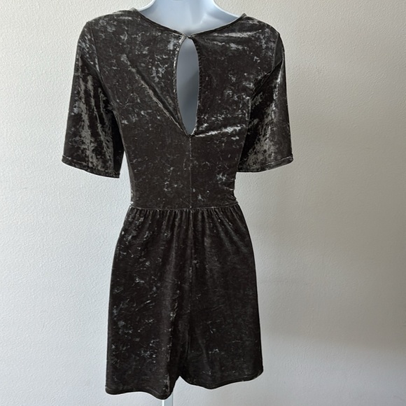 AE Soft & Sexy Romper M Crushed Velvet Keyhole Back Retro Dark Fairy Grunge Goth - Picture 3 of 16